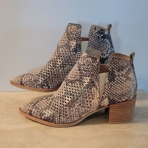 Dolce Vita Snake Skin Pattern Ankle Boots Size 6.5